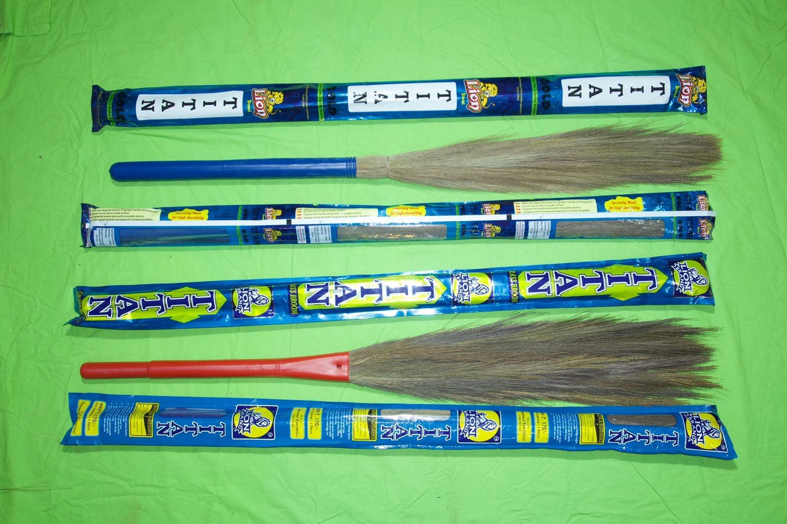 TITAN DLP DLSS PLASTIC BROOMS