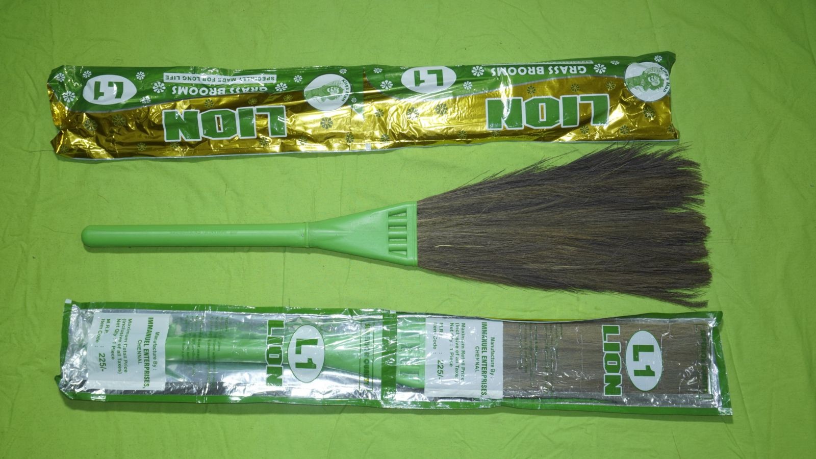 5 FINGER ROUGH PLASTIC BROOMS