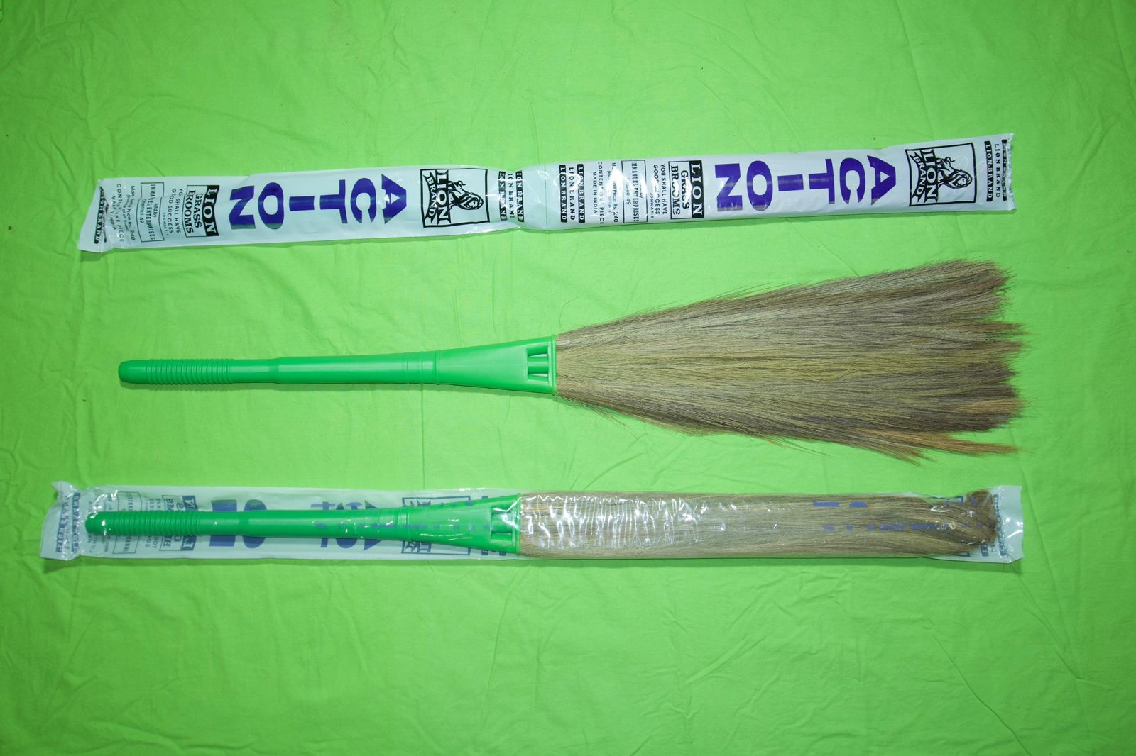 3 FINGER NICE ACTION BROOMS